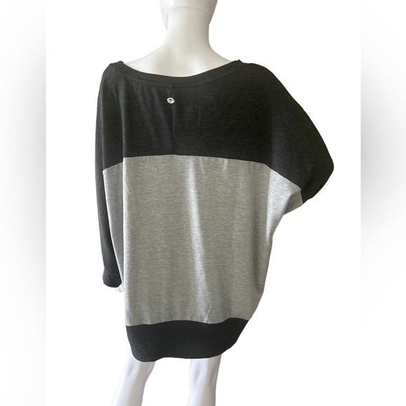 Tahari Sport Crew Neck Top Colorblock Womens - Picture 3 of 5
